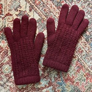 Cozy lined cableknit gloves